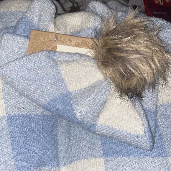 ✨HP✨women mock neck plaid light blue & white sweater & hat set✨ - Picture 4 of 6